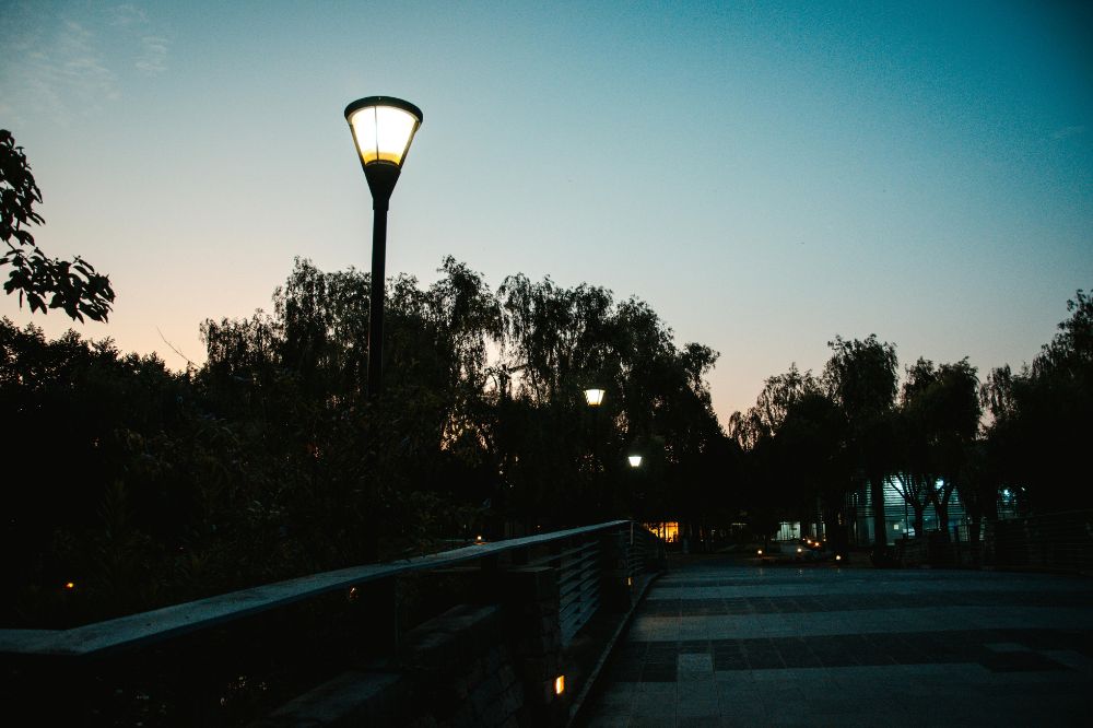 La Plaza Mayor de Madrid y lo que el farol fernandino Led cuenta de ella