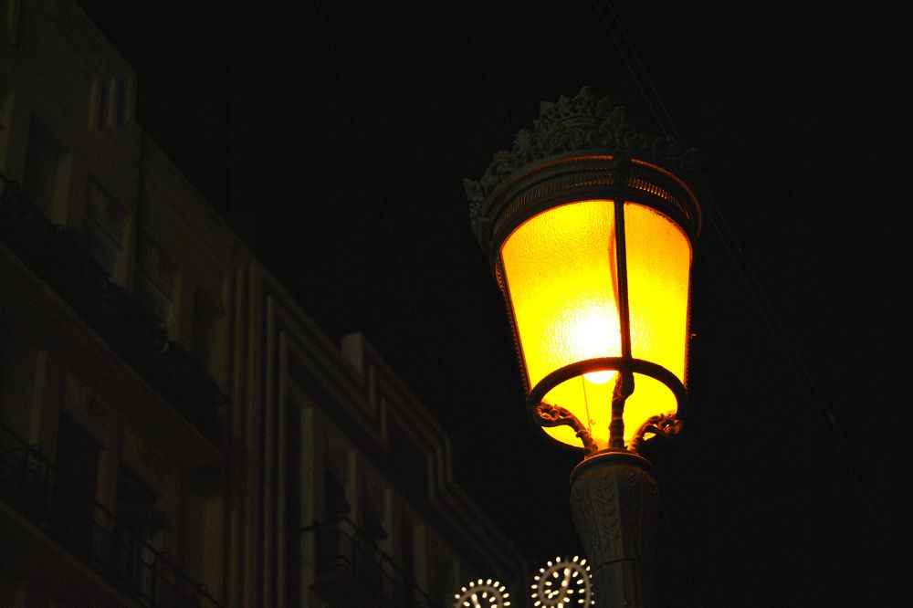 ✓✓ Las luminarias alumbrado público y las noches de verano