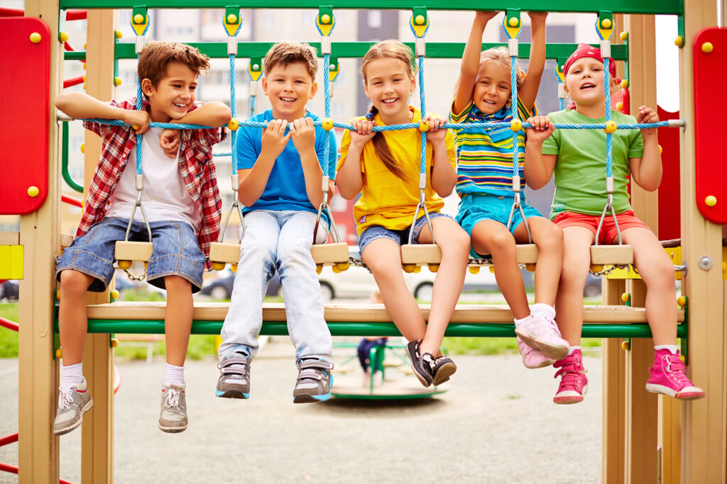 ✓✓ ¿Qué tener en cuenta cuando hablamos de mobiliario parques infantiles?