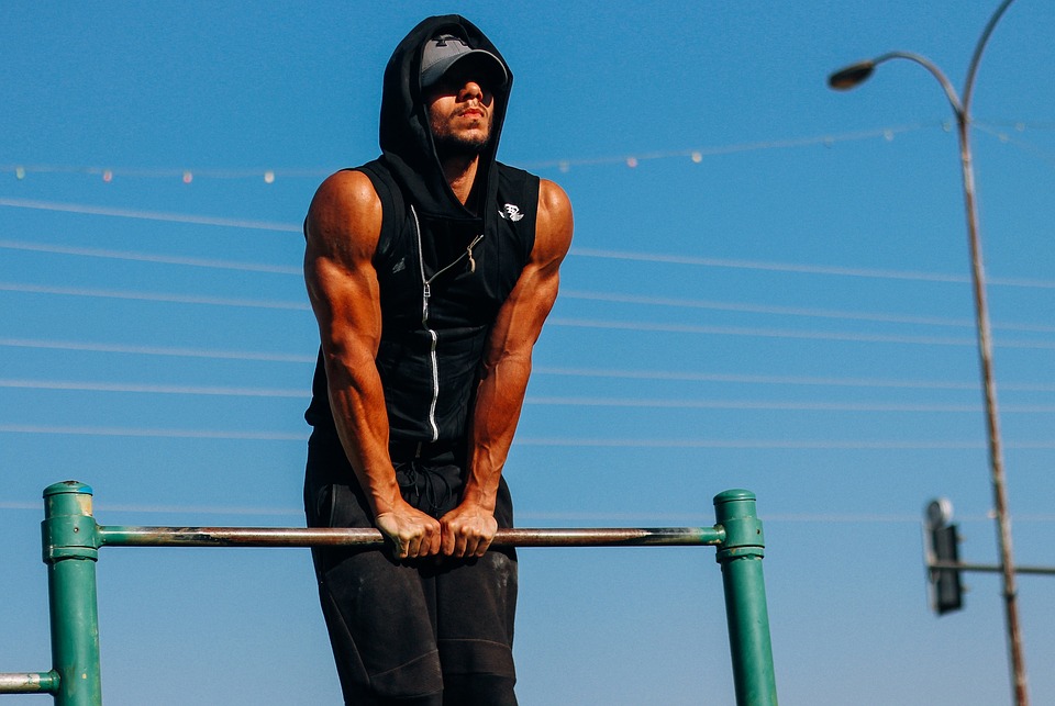✓✓ El uso del mobiliario urbano novedoso: cuidando la salud gracias al Street Workout y sus barras
