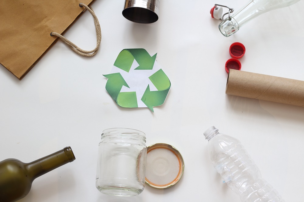 Bancos de plastico reciclado y la economia circular ♻️