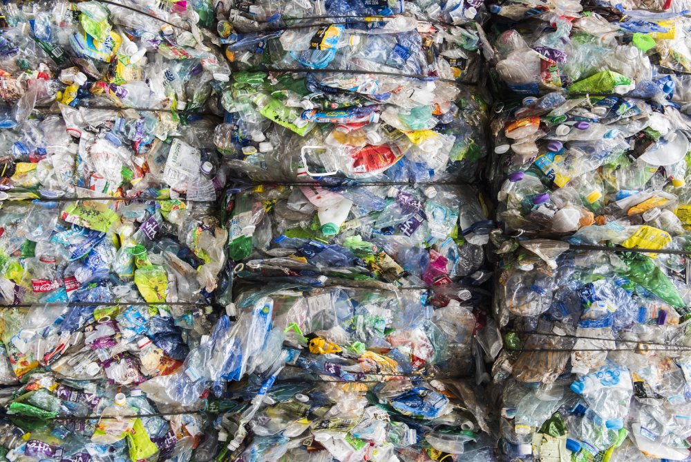 7 razones por las que elegir mobiliario urbano de plastico