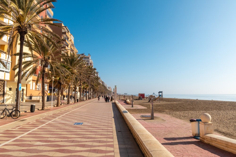 Mobiliario urbano playa 100% reciclado, el futuro de las zonas costeras